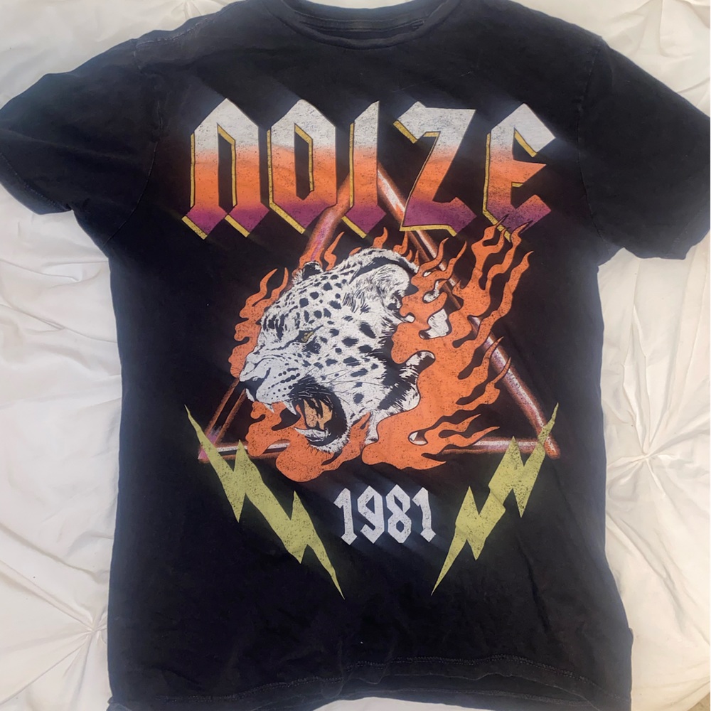 GUESS vintage band style tee